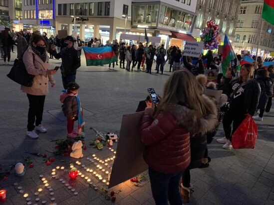 Hannover azərbaycanlıları Gəncə terrorunda həlak olanların xatirəsini yad edib-FOTO