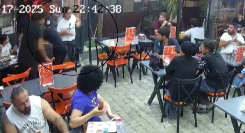 Təhlükəsizlik əməkdaşı bu üsulla qadının həyatını xilas etdi - VİDEO