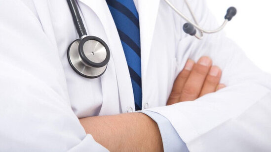 Azərbaycanda həkimlərin maaşı artırılıb