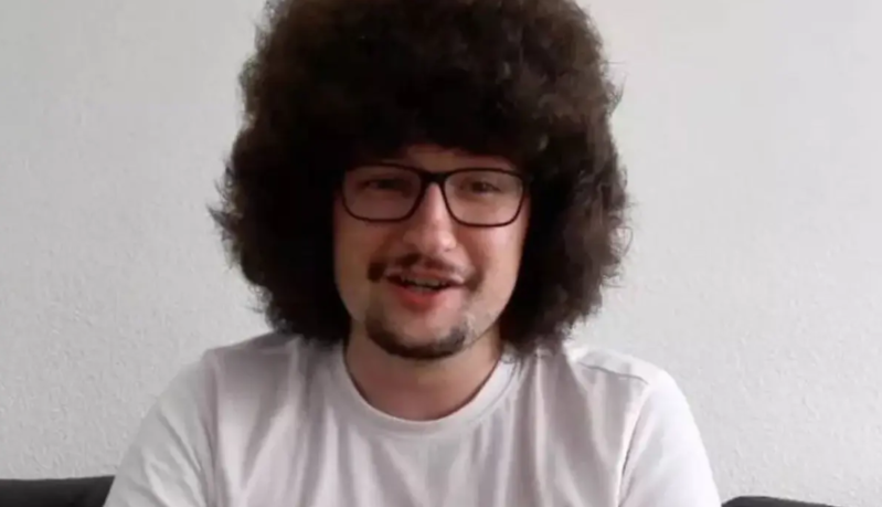 Hər kəs ondan danışır! 1,5 il sonra saçlarını kəsə bilər - VİDEO