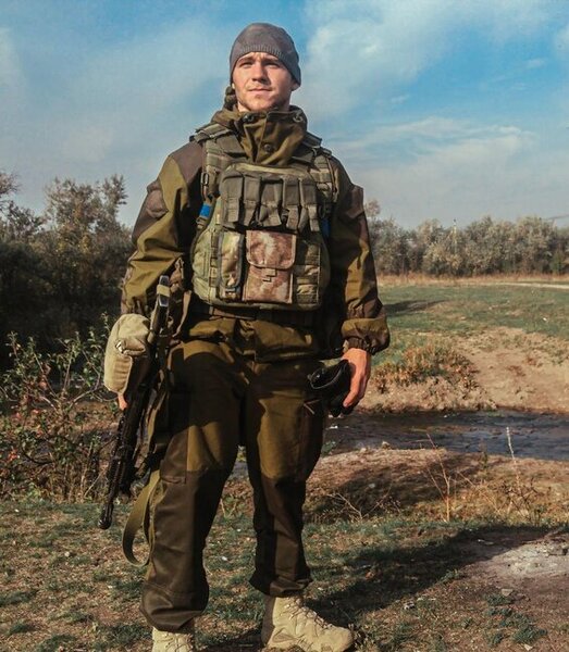 Cəbhə xəttindəki seks-simvollar: Ukraynalı qadınlar onlara pərəstiş edir - FOTO