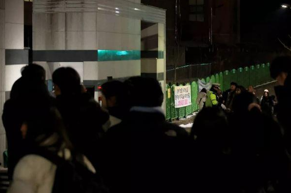 Məktəbdə müəllim 8 yaşlı şagirdini bıçaqlayıb öldürdü