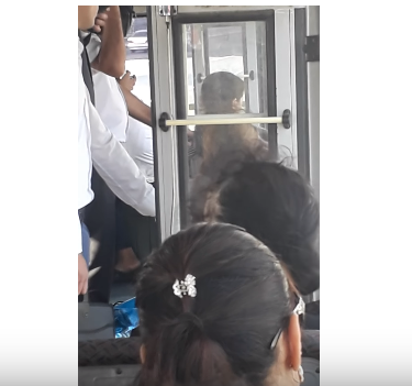 Bakıda 136 nömrəli avtobusda BİABIRÇILIQ: Azyaşlı oğlan istismar edilir – VİDEO