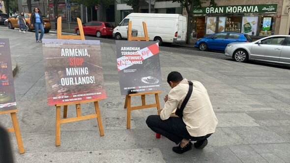 Praqada Ermənistanın mina terroruna həsr olunmuş sərgi-aksiya təşkil edilib - FOTO