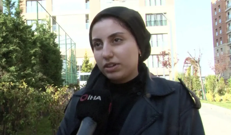 Müəllim tələbəsini hicablı olduğu üçün təhqir etdi, vəzifədən kənarlaşdırıldı