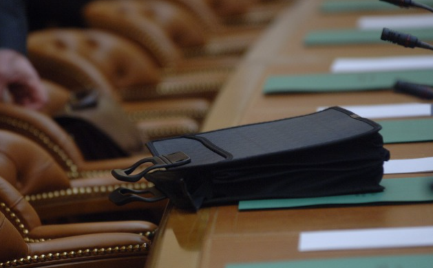 Həmin vəzifəli şəxslərin siyahısında dəyişiklik edildi