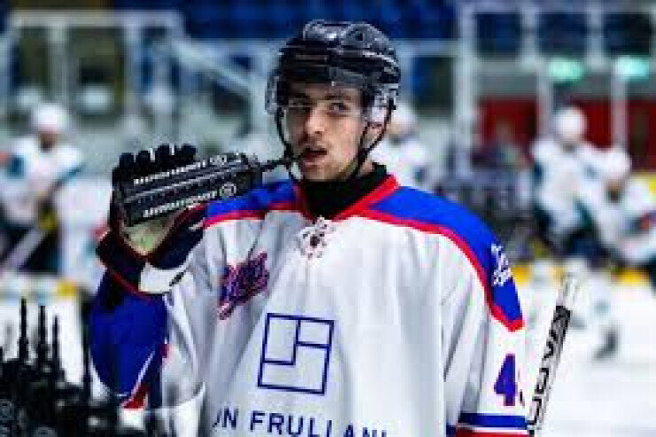 Gənc hokkeyçi otelin eyvanından yıxılıb öldü