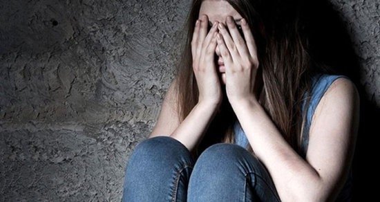 Azərbaycanda 3 uşaq anasını lüt şəkilləri ilə şantaj edən kişi bəraət qazandı