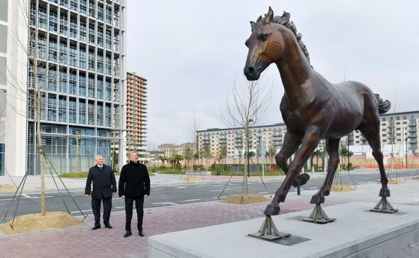 İlham Əliyev Ağ Şəhərin Mərkəzi Park kvartalında həyata keçirilən işlərlə tanış olub - YENİLƏNİB + FOTO