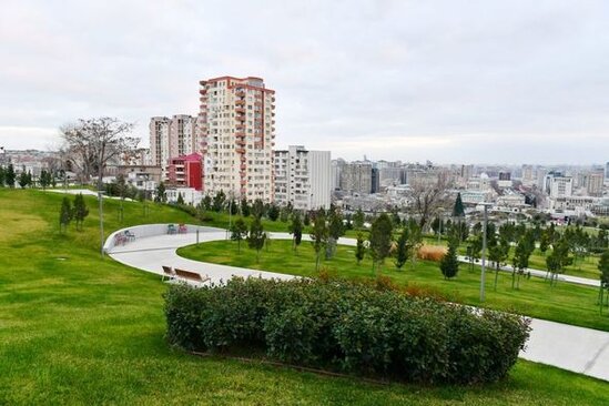 İlham Əliyev Bakıda Mərkəzi Parkın ikinci hissəsinin açılışında iştirak etdi - FOTO