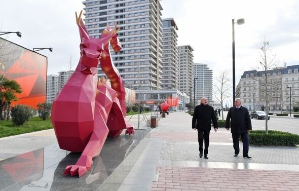 İlham Əliyev Ağ Şəhərin Mərkəzi Park kvartalında həyata keçirilən işlərlə tanış olub - YENİLƏNİB + FOTO