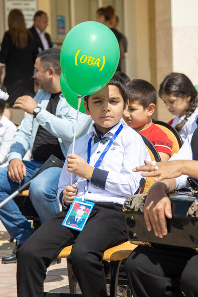"OBA" marketlər şəbəkəsi yeni tədris ili münasibətilə şəhid və qazi ailələrinin övladlarına məktəb ləvazimatları paylayıb