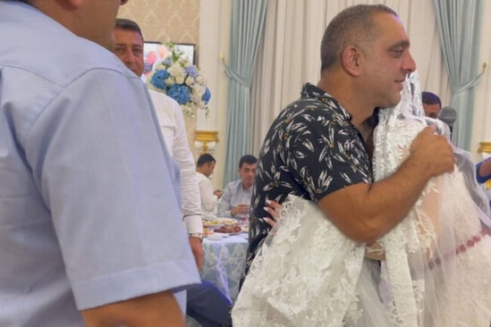 İbrahim Borçalı oğlu öləndən sonra İLK DƏFƏ toyda oxudu - VİDEO