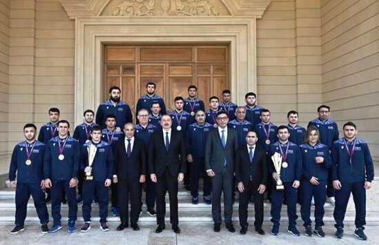 Müzəffər ölkəni və qalib xalqı təmsil edən güləşçilərin uğuru