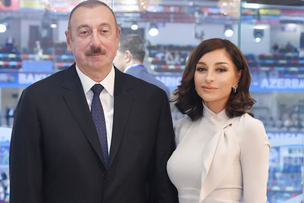 İlham Əliyev və Mehriban Əliyeva Budapeştdə 100 metr məsafəyə qaçış yarışının finalını izləyirlər