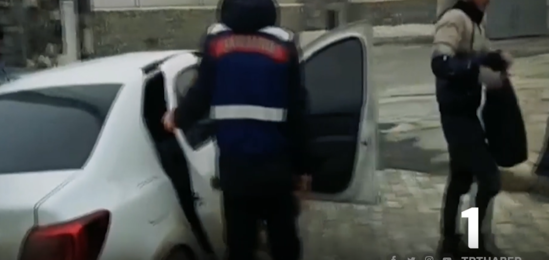 Bir avtomobilə 14 nəfər mindilər - VİDEO