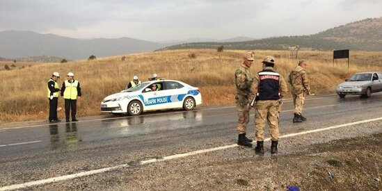 Türkiyədə polis maşını aşıb, 17 nəfər yaralanıb