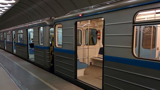Metroda DƏHŞƏTLİ HADİSƏ: qadın relslərin üzərinə düşdü, qatar... - ŞOK FOTO/VİDEO
