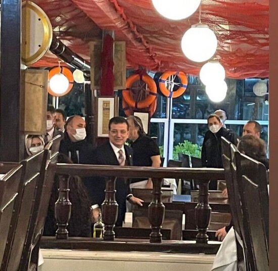 İmamoğlunun restorandakı fotosu narazılıq doğurdu