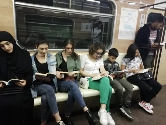 Bakı metrosunda fləşmob... - FOTOLAR