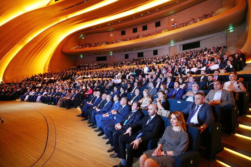 Dünyadakı Azərbaycanlı Təbiblərin Simpoziumu öz işinə başlayıb