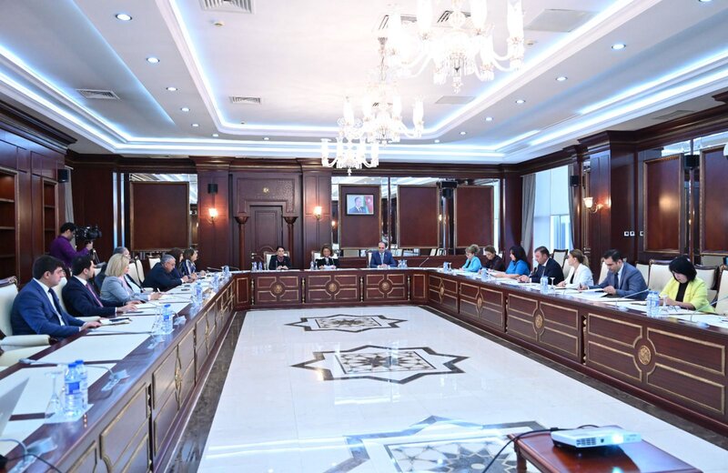 Milli Məclisin Ailə, qadın və uşaq məsələləri komitəsinin payız sessiyasında ilk iclası keçirilib