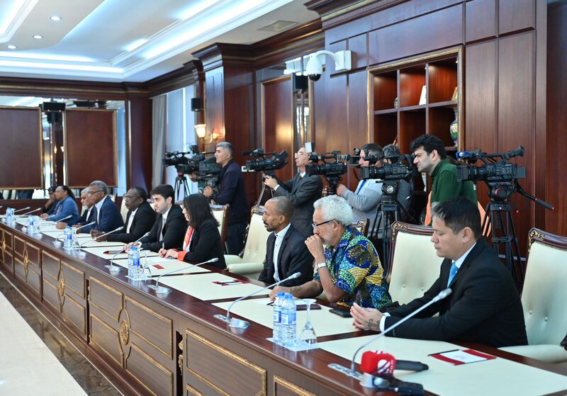 Bakıda keçirilən neokolonializmə həsr olunmuş konfrans iştirakçıları Milli Məclisdə olublar