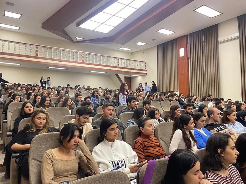 AZSİİB-nin təşkilatçılığı və Bakı Biznes Universitetinin dəstəyi ilə seminar keçirilib