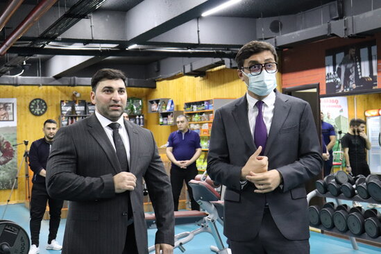 Gənclər və idman naziri Kamil Zeynallıya məxsus fitness zalının qonağı oldu - FOTO-VİDEO