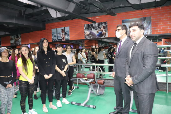 Gənclər və idman naziri Kamil Zeynallıya məxsus fitness zalının qonağı oldu - FOTO-VİDEO