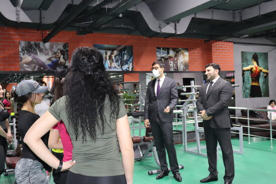 Gənclər və idman naziri Kamil Zeynallıya məxsus fitness zalının qonağı oldu - FOTO-VİDEO