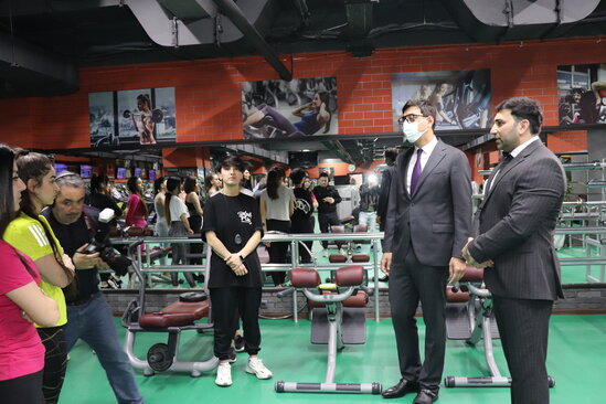 Gənclər və idman naziri Kamil Zeynallıya məxsus fitness zalının qonağı oldu - FOTO-VİDEO