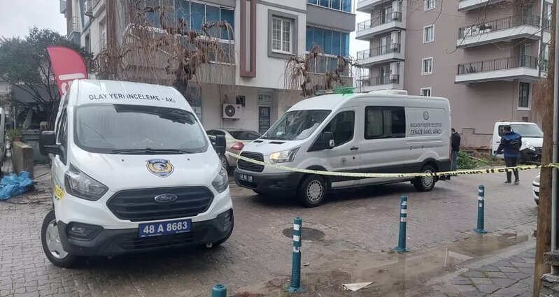 3 uşaq anası küçənin ortasında bıçaqlanaraq qətlə yetirildi