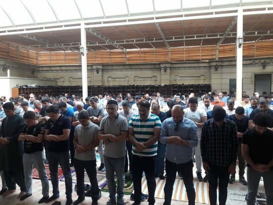 Bakı məscidlərində Ramazan bayramının namazı qılınıb - FOTO