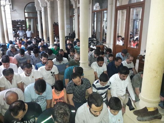 Bakı məscidlərində Ramazan bayramının namazı qılınıb - FOTO