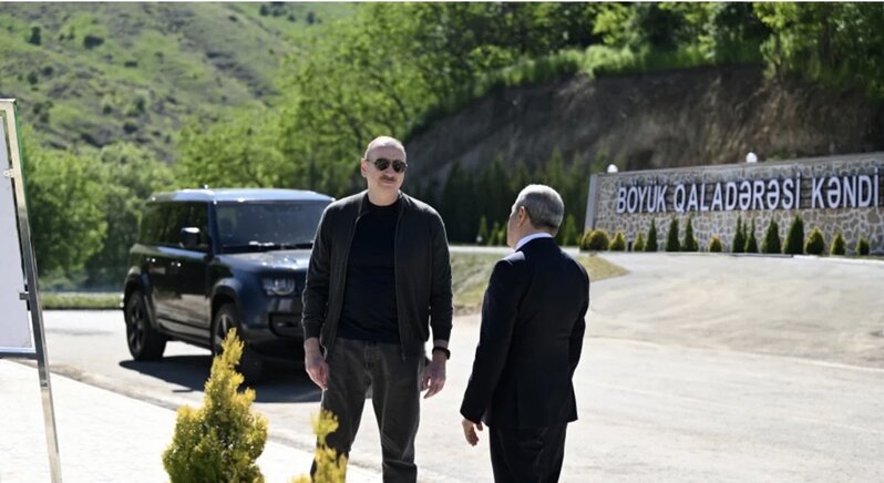 İlham Əliyev Şuşanın Böyük Qaladərəsi kəndində görülən işlərlə tanış olub, sakinlərlə görüşüb