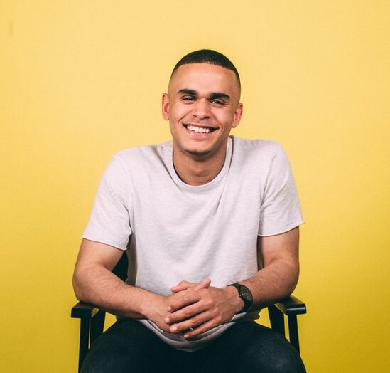 Məşhur aparıcı 20 il sonra bacı və qardaşları olduğunu öyrənib - FOTO