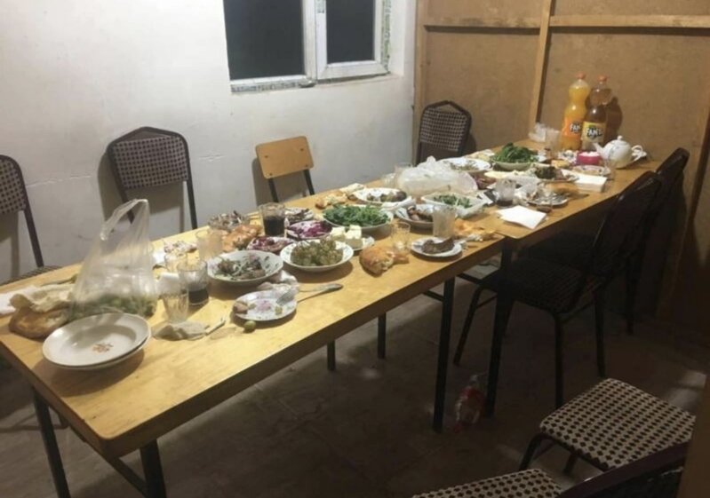 Bayram günü kafedə öldü