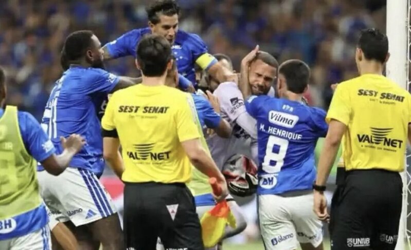 Braziliya futbolunda dava - 23 qırmızı kart verildi