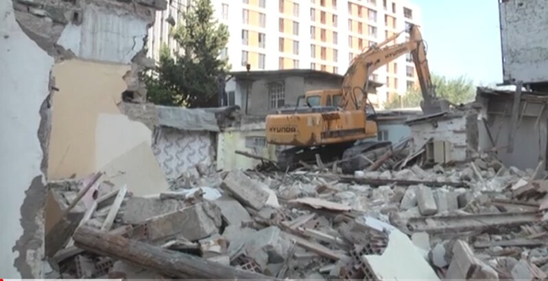 "Evimi özlərininki hesab edirlər" - İki qardaş kirayə yaşadıqları evə sahib çıxmaq istəyir? - VİDEO