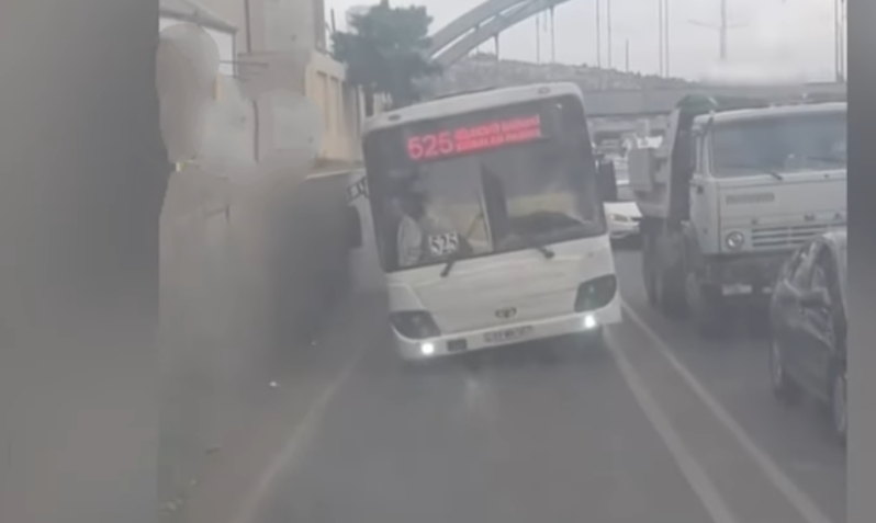 Getməyə "taqəti"i olmayan AVTOBUSLAR - VİDEO