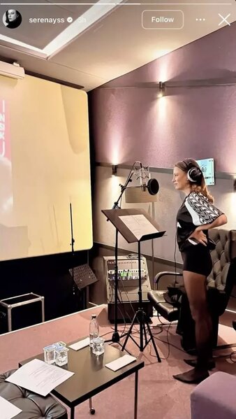 Məşhur aktrisanın son paylaşımı diqqət çəkdi: qeyri-adi ayaqqabı dizaynı müzakirə mövzusu oldu - FOTO