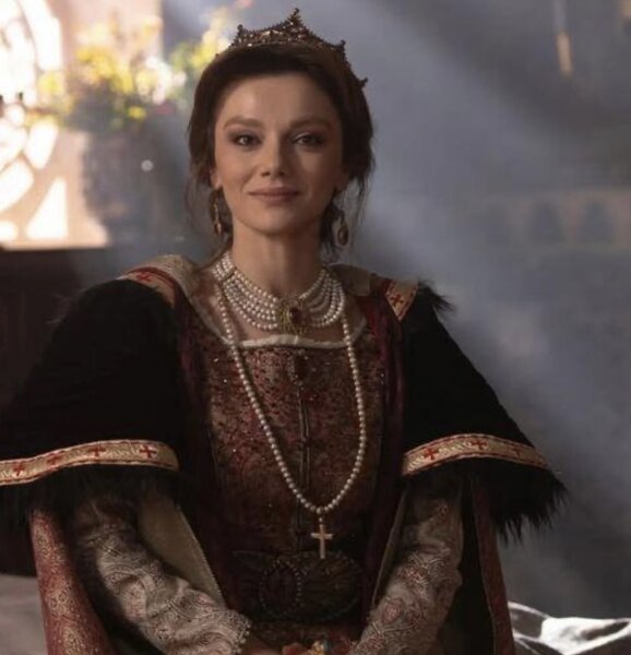 "Uzak Şehir"in Alyasının bacısı da aktrisa imiş!