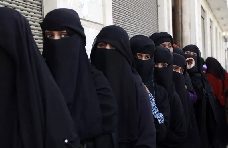 Bu ölkədə üzüörtülü müştərilərin zərgərlik mağazalarına girişi qadağan edildi