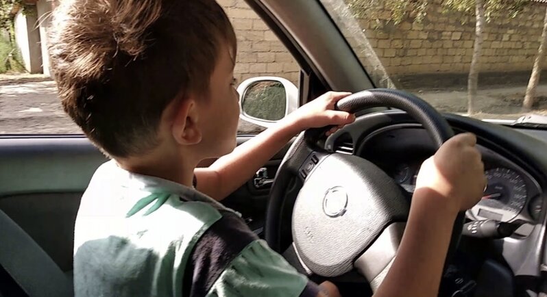 Azyaşlıların sürət marağının səbəbi nədir? - AÇIQLAMA