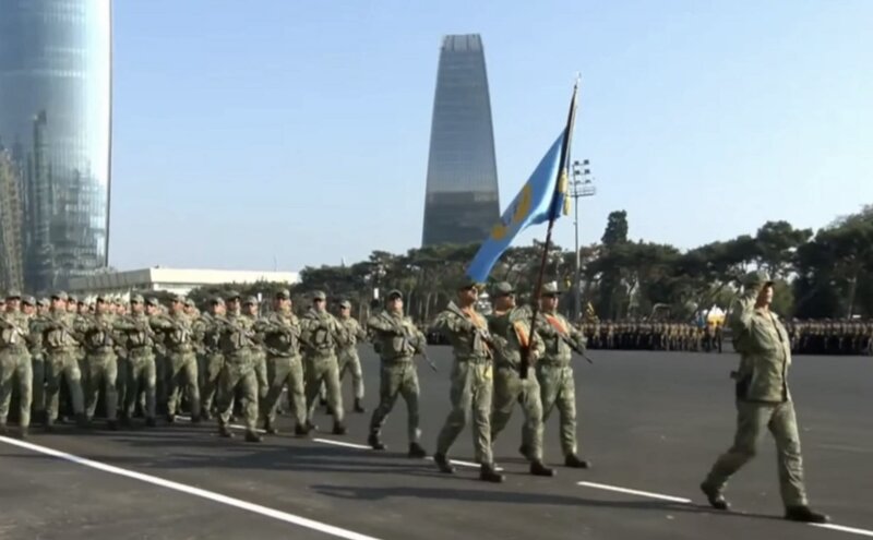 Bakıda Hərbi paradda ilk dəfə insansız sistem qoşunlarının parad heyəti keçib