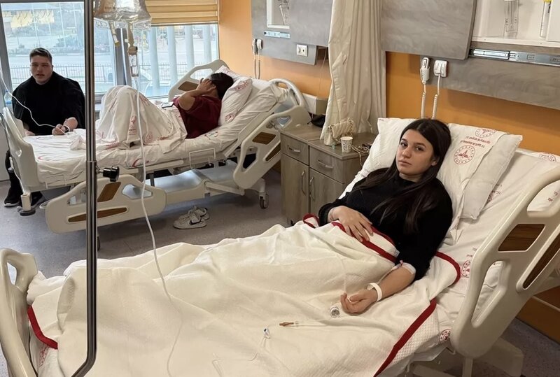 Midyə yedikdən sonra səhhəti pisləşən 4 gənc xəstəxanaya yerləşdirildi