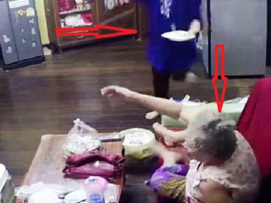 Nənə televizora baxarkən dəhşət yaşadı - VİDEO