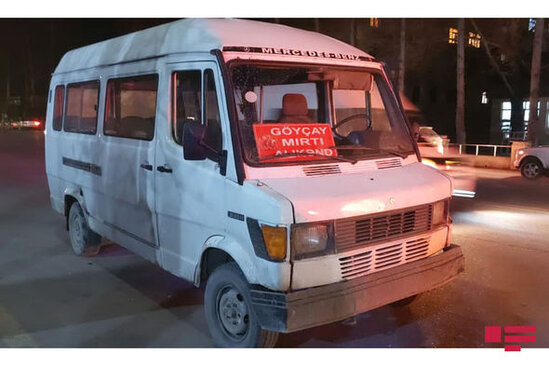 Azərbaycanda bir piyadanı iki avtomobil vurub - FOTO