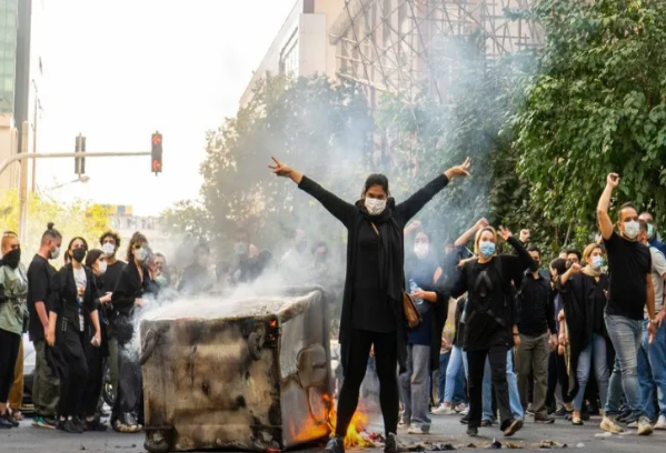 "İran xalqına yardım artıq yoldadır" - ABŞ senatoru